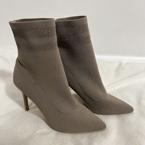 Steve Madden Cookie Women's Sock Pointed Boot Size 7 Tan Taupe Knit Sexy Party